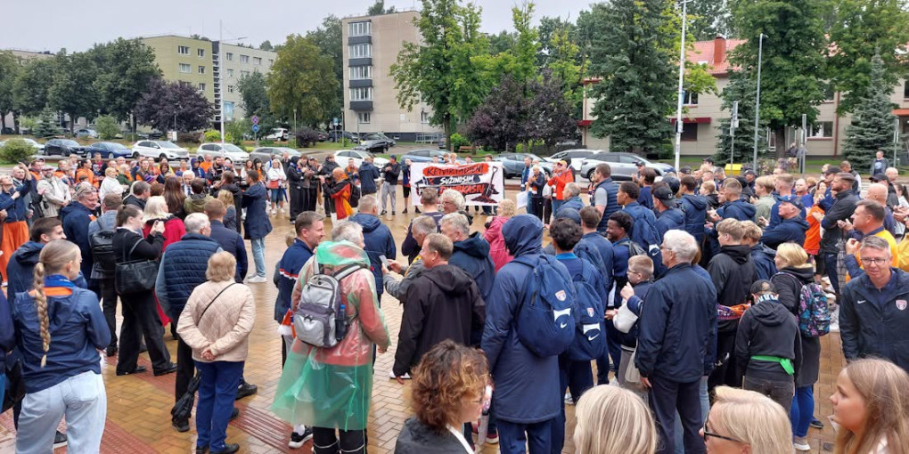 Po piketo Gargžduose – susitarimas: „Bangos“ ir savivaldybės atstovai kartu rengs stadiono atnaujinimo planą