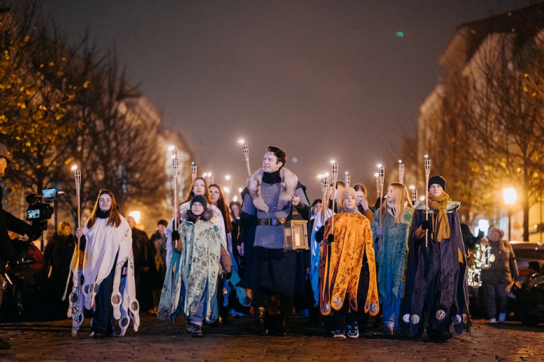 Į Klaipėdą sugrįžta įspūdinga žibintų eisena: pernai ji subūrė tūkstantinę minią
