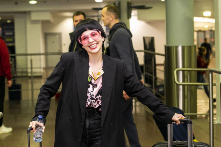 Vilniaus oro uoste pasitikta iš Turino sugrįžusi Monika Liu: savo tikslą pateisinau su kaupu