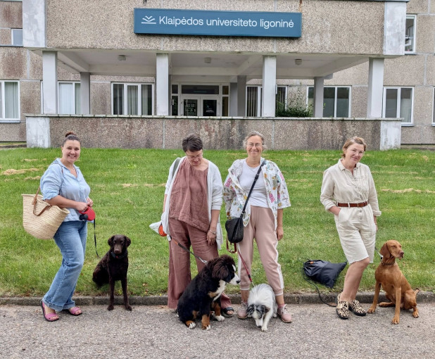 Klaipėdos universiteto ligoninėje pristatyta kaniterapijos nauda pacientų sveikimui