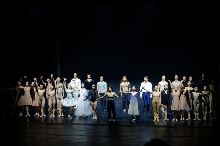 Iškilmingo baleto gala koncerto žiūrovus užbūrė šiuolaikinio ir klasikinio šokio magija