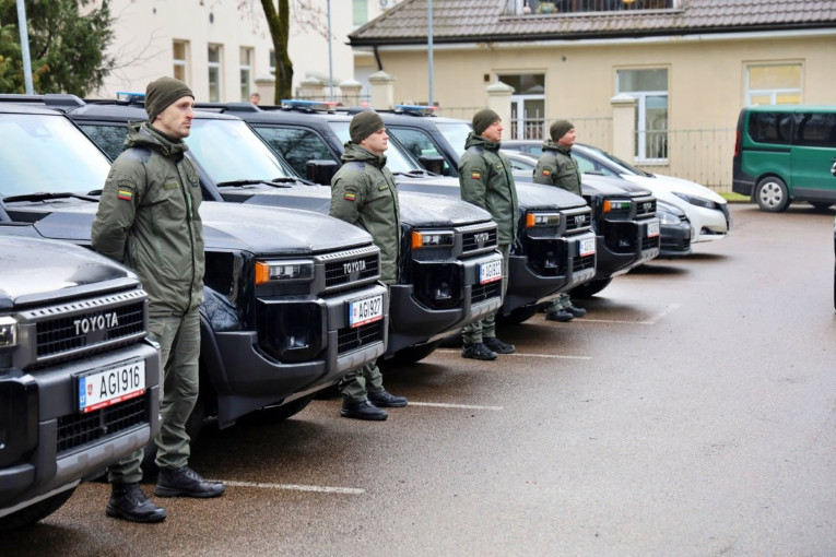 Pasieniečiai už 822 tūkst. eurų įsigijo 12 naujų visureigių