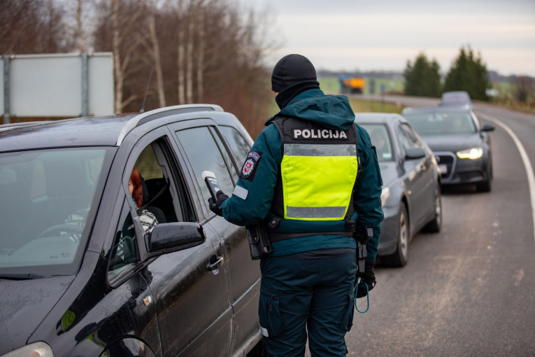 Klaipėdos apskrities kelių policijos pareigūnai trečiadienį nustatė du neblaivius vairuotojus