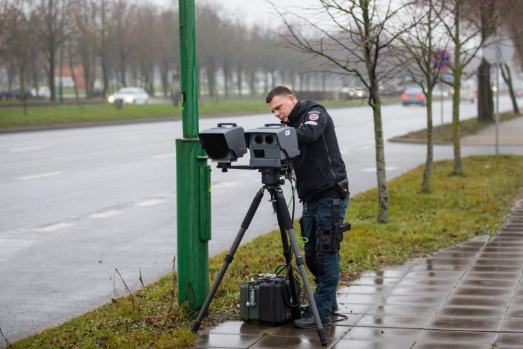 90 km/h kelyje link Klaipėdos pareigūnai pagavo rekordiniu greičiu skriejusį pažeidėją