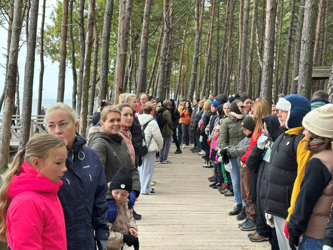 Rekordinė talka pajūryje: daugiau kaip 700 savanorių tvirtino Olandų Kepurę