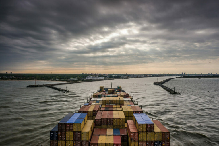Pradėtas tyrimas dėl į Klaipėdos uostą atvykusio krovinio su draudžiamais pesticidais