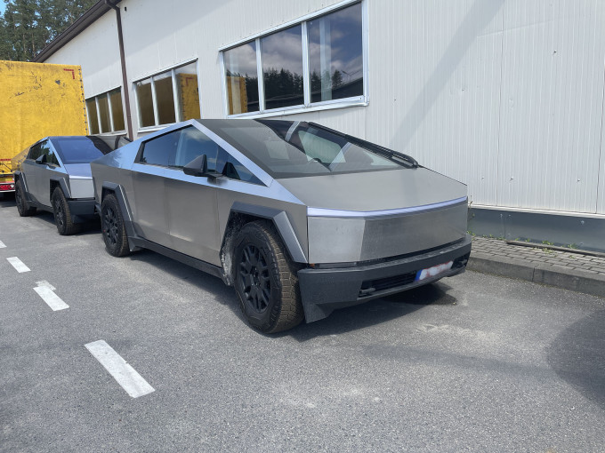 Muitinė sulaikė du prabangius „Tesla Cybertruck“  (FOTO)