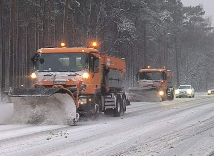 Tęsiami gatvių ir šaligatvių valymo darbai: sniegas bus vežamas iš miesto