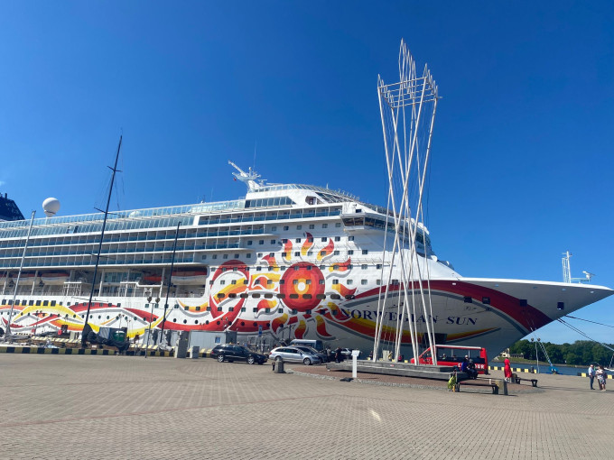 Į Klaipėdą atplaukė kruizinis laivas „Norwegian Sun“