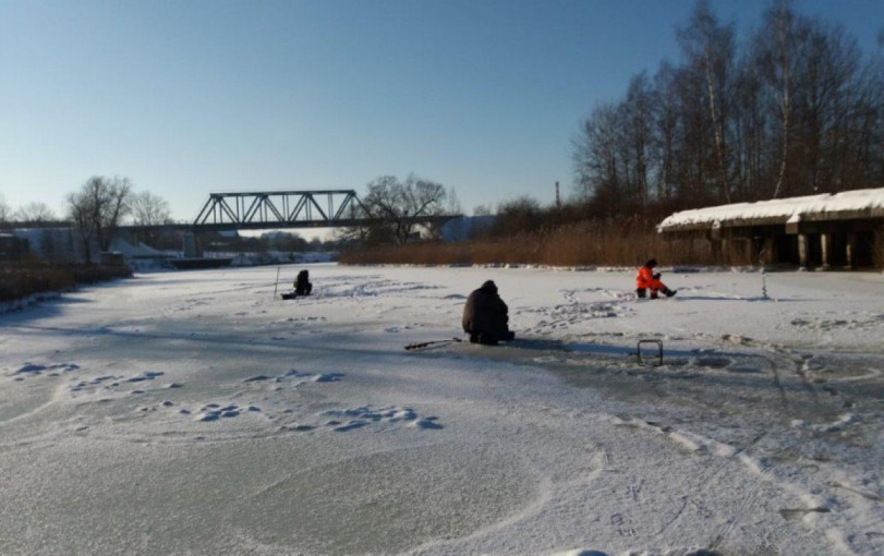 Vasario 16-tąją Klaipėdos pareigūnai patikrino per 200 ant ledo žvejojusių žvejų