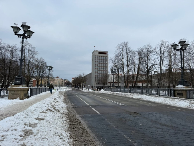 Klaipėdoje Vasario 16-ąją trumpam dingo trispalvės: savivaldybės įmonė pateikė atsakymą