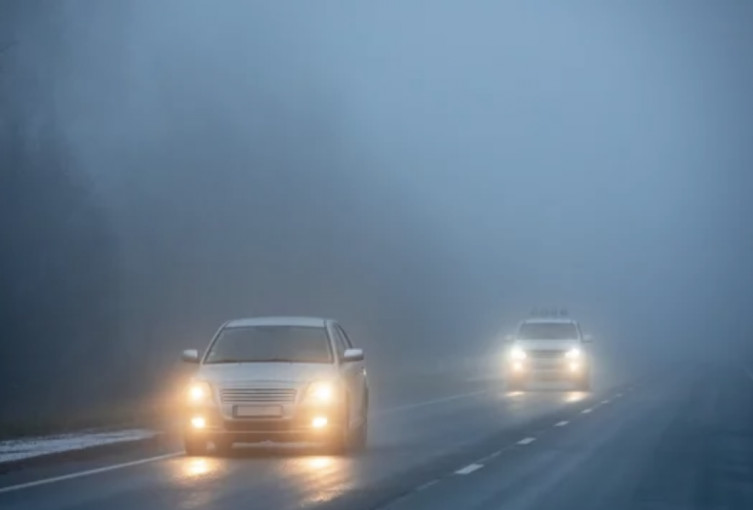 Trečiadienį eismo sąlygas sunkina plikledis ir rūkas