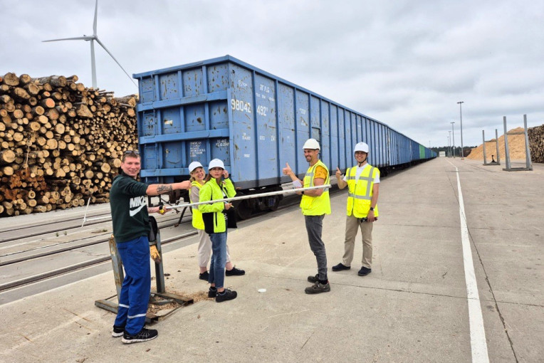 „VMG Wood Solutions“ tiekimui pradėjo naudoti geležinkelį