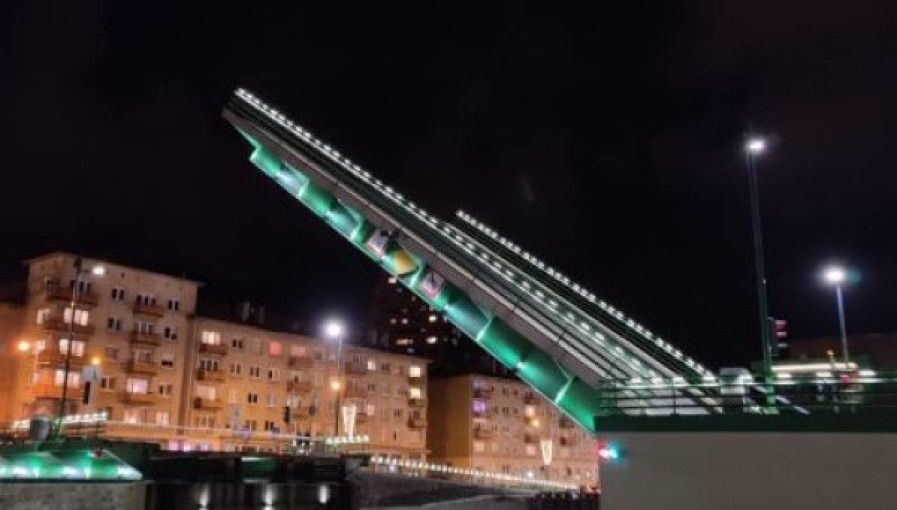 Pranešama, kad bus keliamas Klaipėdos Pilies tiltas