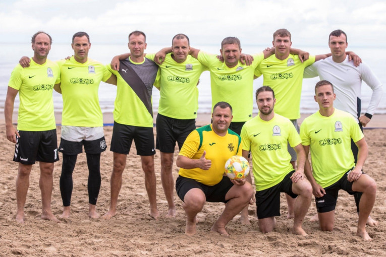 Klaipėdos paplūdimio futbolo komanda "Giruliai" jėgas išbandė Latvijoje