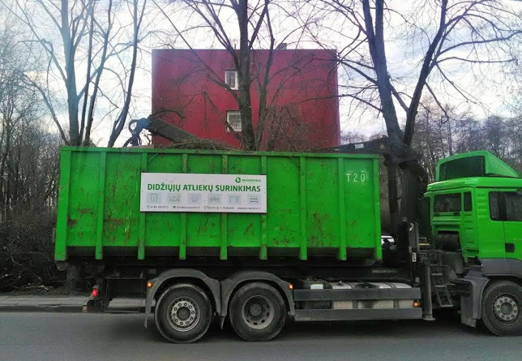 KRATC informuoja: į kiemus atvyks mašina surinkti didžiųjų atliekų