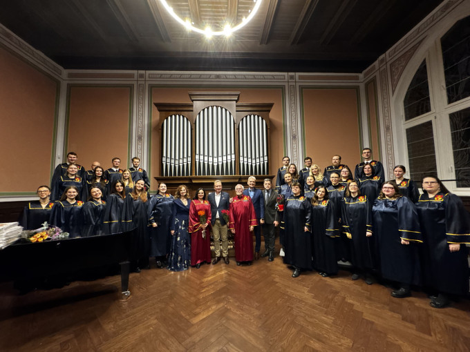 Klaipėdos universiteto 35-mečiui – mišraus choro „Pajūrio aidos“ koncertas Vitražinėje menėje