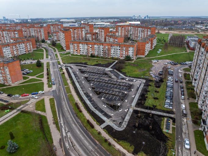 Mogiliovo ir Lūžų gatvių sankirtoje – visiškai nauja automobilių stovėjimo aikštelė