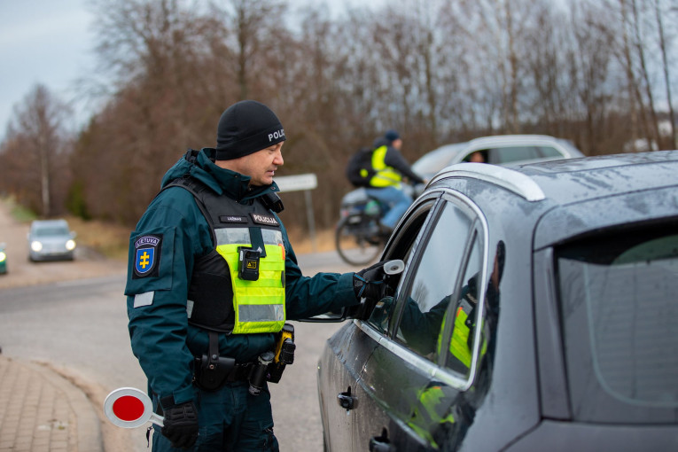 Sustiprintą blaivumo kontrolę vykdę pareigūnai per savaitę nustatė 15 neblaivių vairuotojų