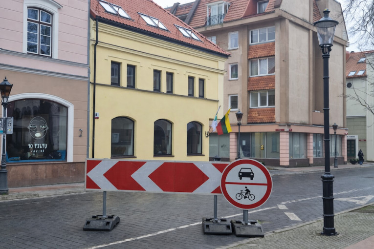 Tiltų gatvėje Klaipėdoje prasideda akmens grindinio remonto darbai