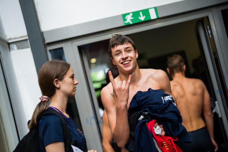 Sninga rekordais: Mantas Kaušpėdas Atėnuose pasiekė naują Lietuvos vyrų plaukimo nugara rekordą