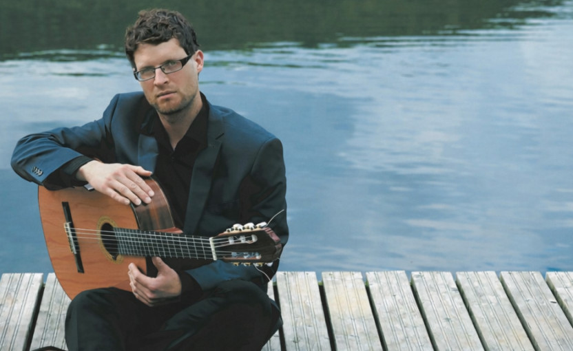 Klasikinės gitaros virtuozas Lukas Isaak surengs koncertą LNDM Laikrodžių muziejuje