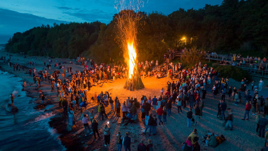 Paskutinį vasaros savaitgalį Karklėje susijungs gintaro žvejybos tradicijos ir Baltijos laužų šviesa
