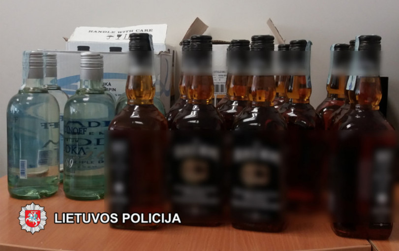 Policijai įkliuvo nelegalaus alkoholio turėjęs klaipėdietis