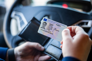 Nuo Naujųjų tūkstančiams vairuotojų sustabdyta teisė vairuoti