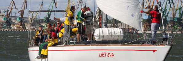 Klaipėdiečiai kviečiami išmėginti jėgas nemokamoje buriavimo praktikoje