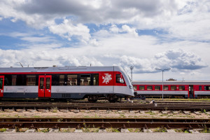 Keturioms dienoms bus stabdomas traukinių eismas atkarpoje Klaipėda–Plungė