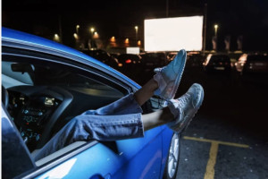 Klaipėdiečiai kviečiami į nemokamą filmo iš automobilio peržiūrą