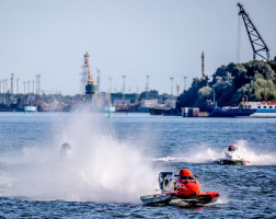 Šią savaitę Klaipėdoje – griausmingas F2 pasaulio čempionatas ant bangų