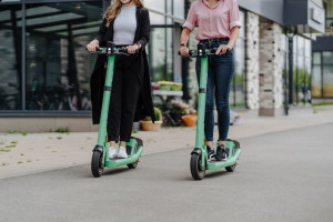 Antradienį tūkstantis žmonių „Bolt“ paspirtukais keliaus beveik nemokamai: minima Diena be automobilio