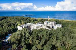 Palangoje statomas „Palanga Marriott Resort & Spa“ pasiekė aukščiausią tašką – iškeltas vainikas